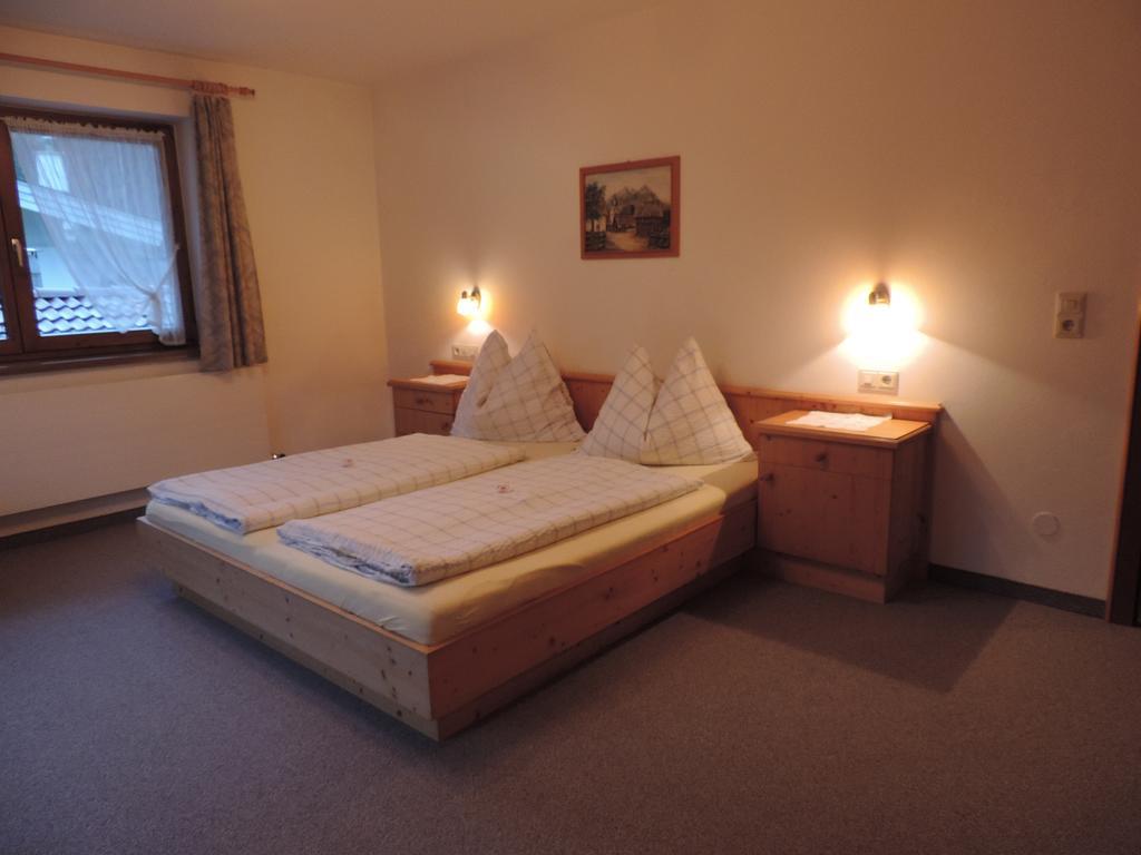 Ferienwohnung Johann Niedermoser Fieberbrunn Szoba fotó