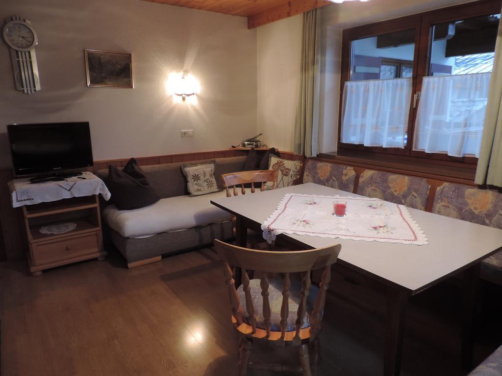 Ferienwohnung Johann Niedermoser Fieberbrunn Szoba fotó